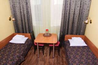 Отель Мини-отель на Электротехнической 18 Киев Стандартный двухместный номер с 2 отдельными кроватями-2