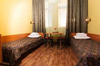 Отель Мини-отель на Электротехнической 18 Киев Стандартный двухместный номер с 2 отдельными кроватями-4